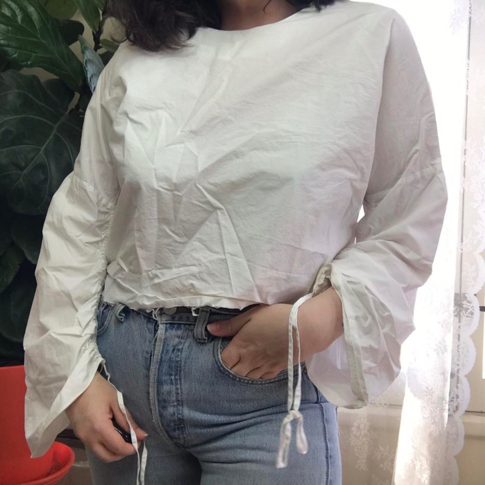 Tibi white raw hem crop top long bell sleeve blouse